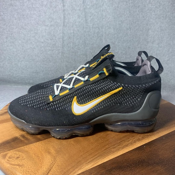 Nike Air VaporMax 2021 Black University Gold 'Batman' DH4086-001 Flyknit Sneaker - Picture 2 of 13